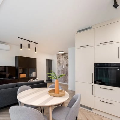 Miete einer stilvollen 4-Zimmer-Wohnung, 77 m², Stadtteil Bronowice, Krakau, Polen